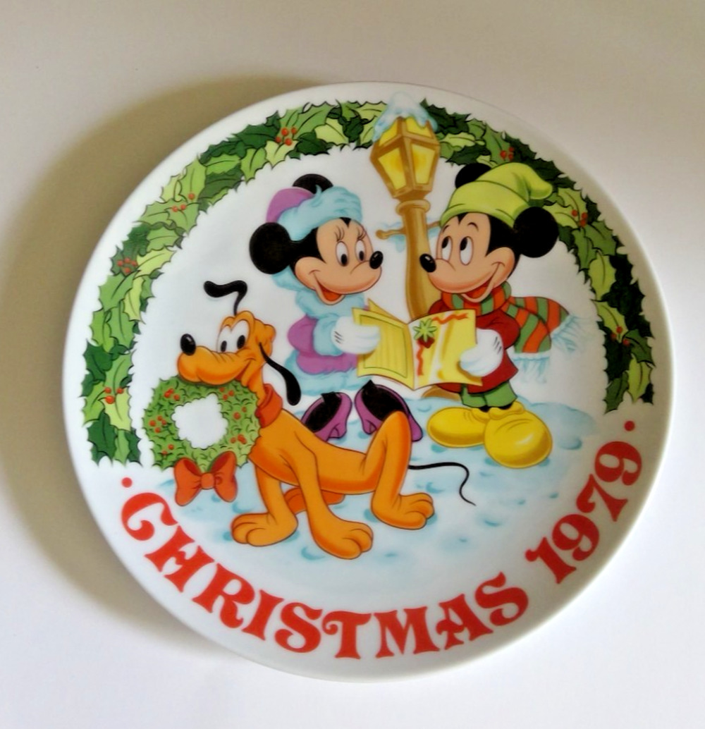 WALT DISNEY THIRD EDITION CHRISTMAS 1979 DECORATIVE PLATE- VINTAGE